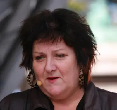 Anne B. Ragde