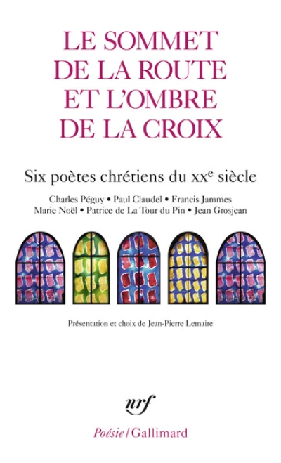 Le sommet de la route et lombre de la croix