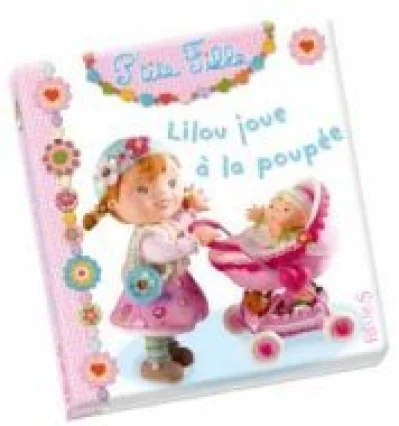 P'tite fille : Lilou joue à la poupée