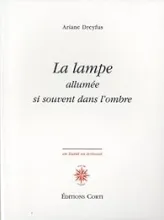 La lampe allumée si souvent dans l'ombre