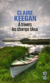 À travers les champs bleus
