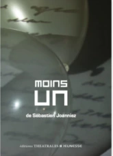 Moins un