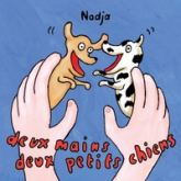 Deux mains, deux petits chiens
